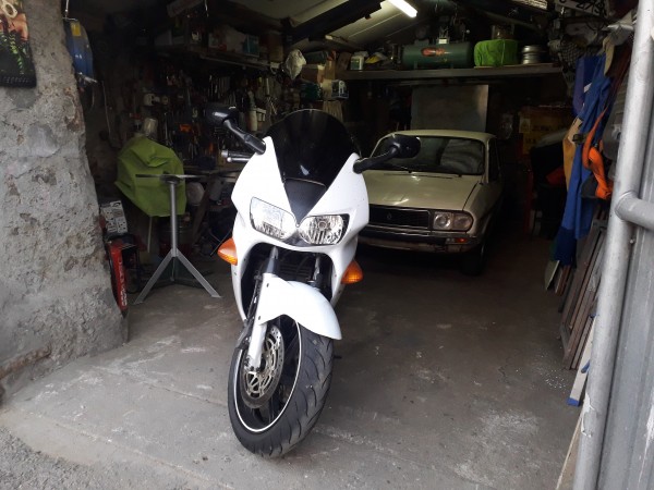 La VFR de vuelta en el Hangar después de el medio millar de km