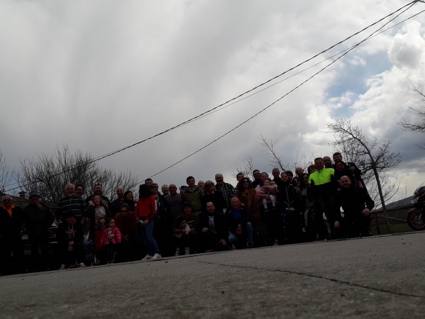 Foto del grupo en el santuario del Acevo