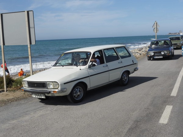 IMG-20190520-WA0254.jpg (282.73 KiB) Visto 12203 veces Las llantas tambien son distintas a las rostyle fasa, ya que las nuestras llevan un orificio en el centro donde llevan una tapa cromada y van pintadas en bitono en todos los agujeros.<br /><br />Las ika son ciegas en el centro y solo van en bitono los orificios centrales, los exteriores van en gris plateado como el resto de la llanta.