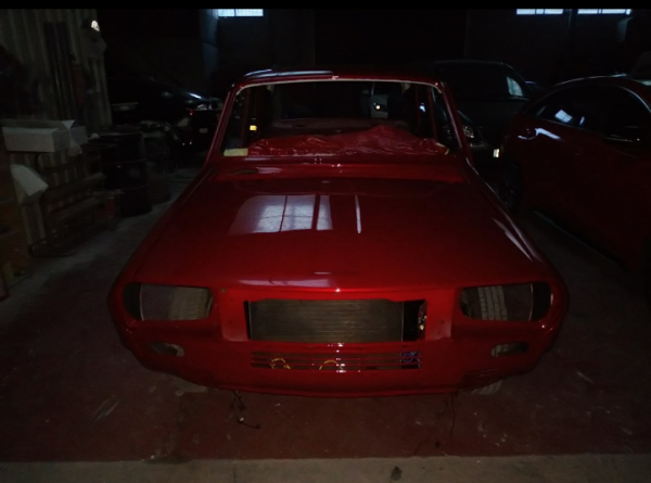 Foto con el coche pintado ....a oscuras por desgracia,ni tiempo ni ganas