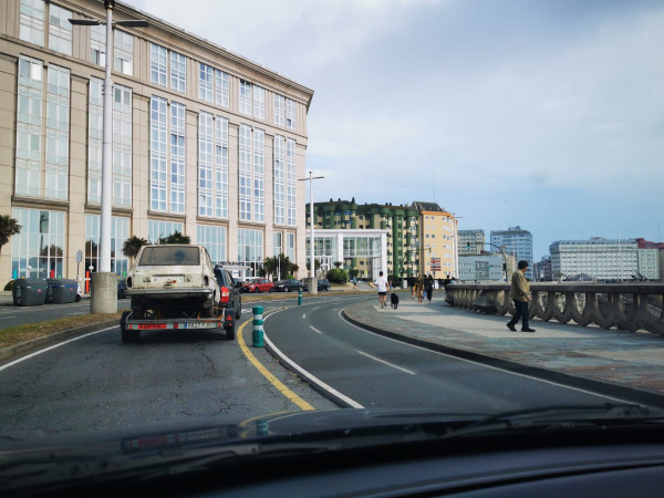 Por el paseo marítimo de la Coruña, la gente se quedaba mirando y no me extraña,  menudo penco!