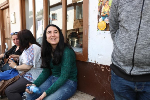 IMG_0259 (Large).JPG (129.04 KiB) Visto 3907 veces Montse hechandose unas risas, se vé que lo pasó mal, jejeje.