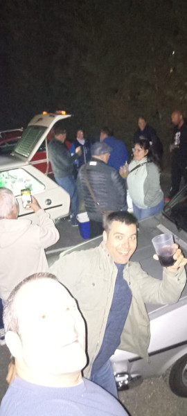 Momento botellón en el coche de Manolo El Tano la noche del viernes.