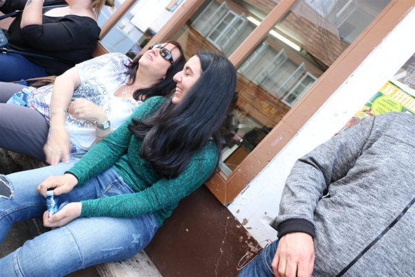 IMG_0267 (Large).JPG (141.94 KiB) Visto 3907 veces No sé de que iba el chiste, pero Montse y Mabel se descojonaban de la risa