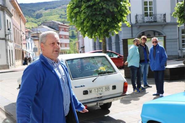 IMG_0203 (Large).JPG (117.44 KiB) Visto 3907 veces Pablo intentando reunir al rebaño como buen pastor que ha sido en Pola de Allande un año mas.