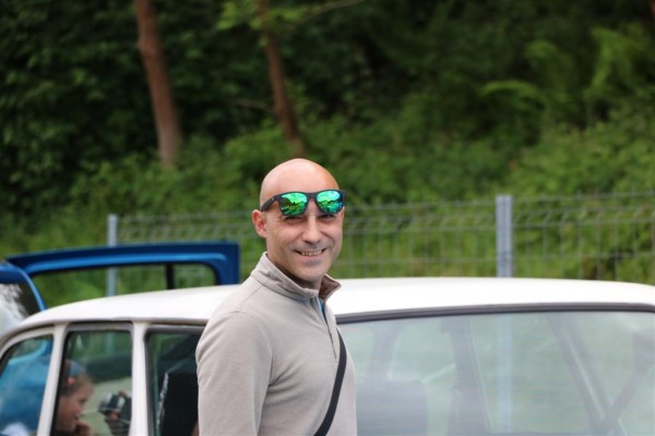 IMG_0302 (Large).JPG (72.38 KiB) Visto 3901 veces Rubén que volvió a Pola de Allande 3 años después de la concentración nacional copilotando su Ex R12S break