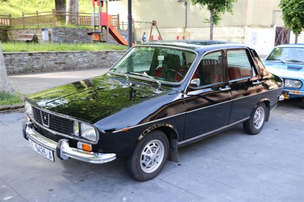 IMG_0214 (Large).JPG (138.81 KiB) Visto 3907 veces También pudimos disfrutar de ver en vivo el precioso S negro de Fran Rsiete7. Espectacular estado, lo mires por donde lo mires.