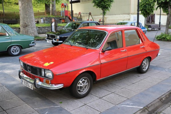 IMG_0211 (Large).JPG (136.18 KiB) Visto 3907 veces El inconfundible R12S de Jolo