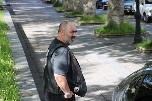 IMG_0227 (Large).JPG (113.28 KiB) Visto 3907 veces Motero sin moto, aunque en este caso la indisposición fué de la moto y no del piloto, pero José Manuel lució igualmente su chaleco motero.