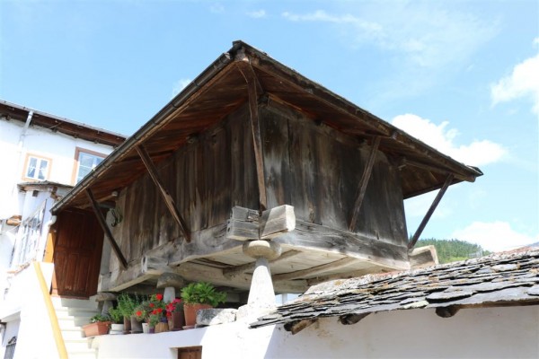 IMG_0231 (Large).JPG (99.08 KiB) Visto 3907 veces Horreo Astutiano en Navelgas