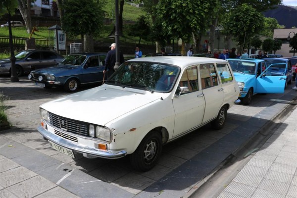 IMG_0199 (Large).JPG (134.4 KiB) Visto 3907 veces En exclusiva para los que no lo sepan, el R12 ex Ruben, que en esta ocasión lo condujo hasta Pola Angulo, es propiedad de Jolo y va a ser restaurado en breve. Que gran noticia para esta gran unidad que bien se merecía una segunda vida.