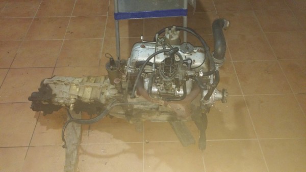 20170528_001307.jpg (2.93 MiB) Visto 9217 veces Aquí el motor caja con sus 38 años de suciedad acumulada.