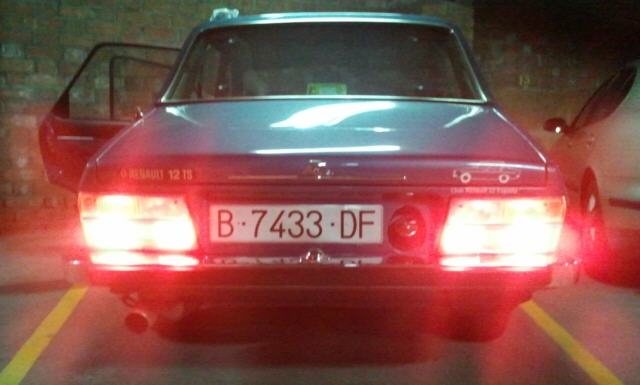 Aquí con las luces de freno.