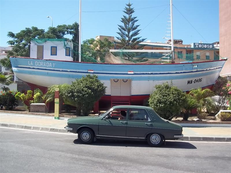 mítica foto junto al barco de Chanquete